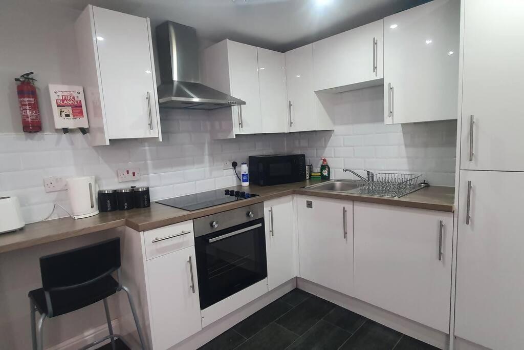 1 Bedroom Flat, Sleeps Up To 5Ppl, City Center Cardiff Exteriér fotografie